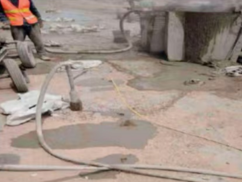 兴隆华侨农场水泥混凝土路面板底注浆技术 路面脱空注浆整治方案